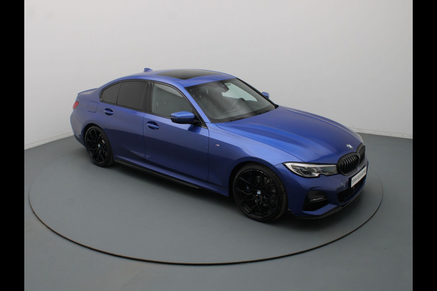 BMW 3-serie 184pk 320i High Executive Camera | Adapt. Cruise | Navi | Parkeersens. v+a | Stoel-/stuurverw. | Trekhaak