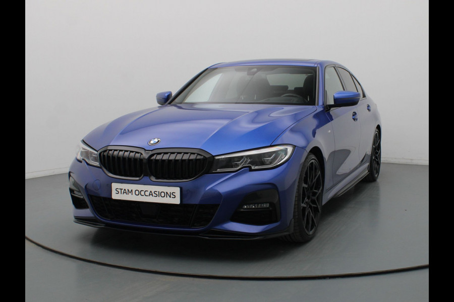 BMW 3-serie 184pk 320i High Executive Camera | Adapt. Cruise | Navi | Parkeersens. v+a | Stoel-/stuurverw. | Trekhaak