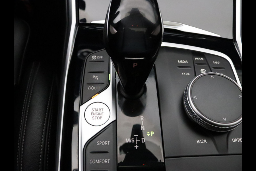 BMW 3-serie 184pk 320i High Executive Camera | Adapt. Cruise | Navi | Parkeersens. v+a | Stoel-/stuurverw. | Trekhaak