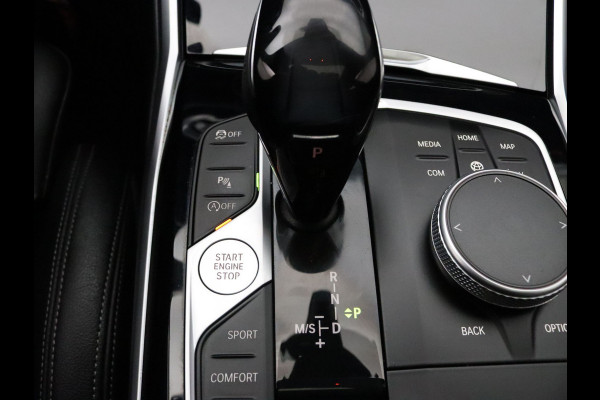 BMW 3-serie 184pk 320i High Executive Camera | Adapt. Cruise | Navi | Parkeersens. v+a | Stoel-/stuurverw. | Trekhaak