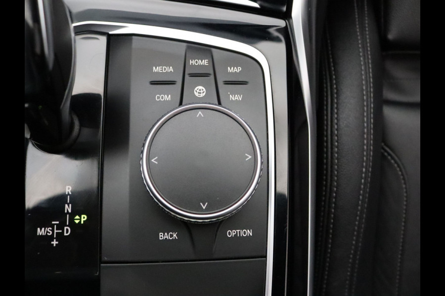BMW 3-serie 184pk 320i High Executive Camera | Adapt. Cruise | Navi | Parkeersens. v+a | Stoel-/stuurverw. | Trekhaak