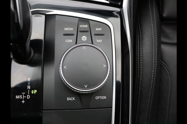 BMW 3-serie 184pk 320i High Executive Camera | Adapt. Cruise | Navi | Parkeersens. v+a | Stoel-/stuurverw. | Trekhaak