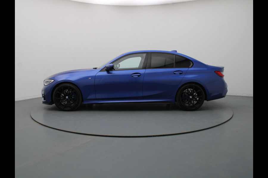 BMW 3-serie 184pk 320i High Executive Camera | Adapt. Cruise | Navi | Parkeersens. v+a | Stoel-/stuurverw. | Trekhaak