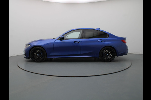 BMW 3-serie 184pk 320i High Executive Camera | Adapt. Cruise | Navi | Parkeersens. v+a | Stoel-/stuurverw. | Trekhaak