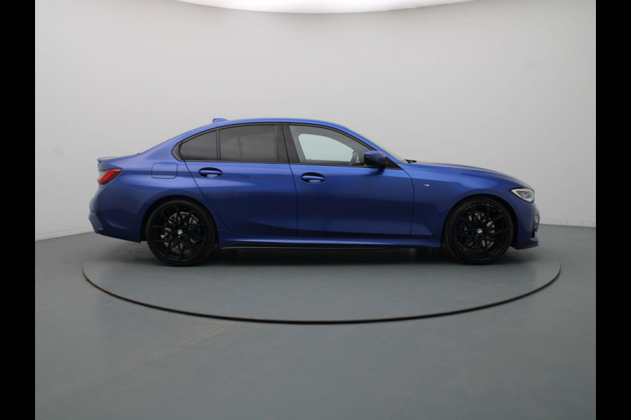 BMW 3-serie 184pk 320i High Executive Camera | Adapt. Cruise | Navi | Parkeersens. v+a | Stoel-/stuurverw. | Trekhaak