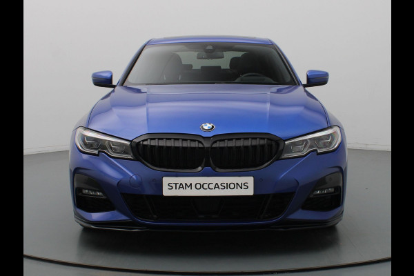 BMW 3-serie 184pk 320i High Executive Camera | Adapt. Cruise | Navi | Parkeersens. v+a | Stoel-/stuurverw. | Trekhaak