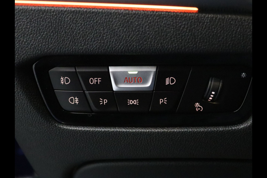 BMW 3-serie 184pk 320i High Executive Camera | Adapt. Cruise | Navi | Parkeersens. v+a | Stoel-/stuurverw. | Trekhaak
