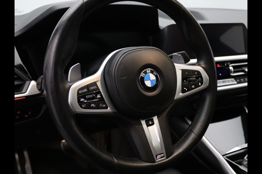 BMW 3-serie 184pk 320i High Executive Camera | Adapt. Cruise | Navi | Parkeersens. v+a | Stoel-/stuurverw. | Trekhaak