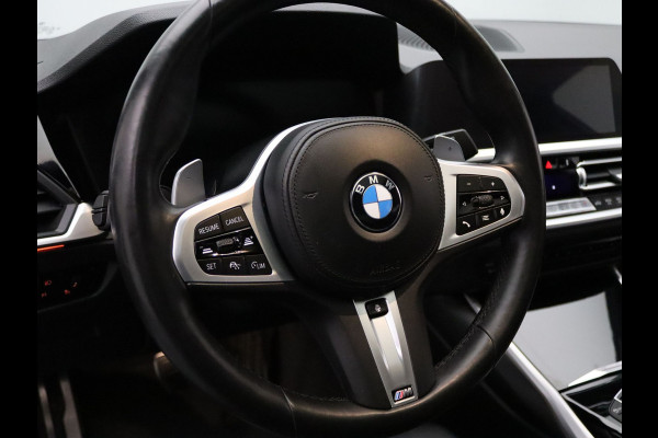 BMW 3-serie 184pk 320i High Executive Camera | Adapt. Cruise | Navi | Parkeersens. v+a | Stoel-/stuurverw. | Trekhaak