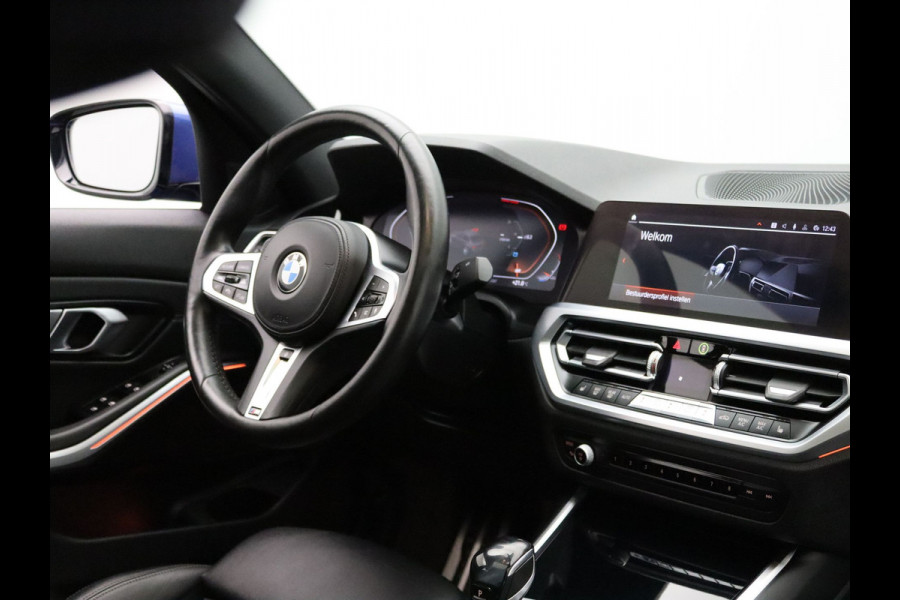 BMW 3-serie 184pk 320i High Executive Camera | Adapt. Cruise | Navi | Parkeersens. v+a | Stoel-/stuurverw. | Trekhaak