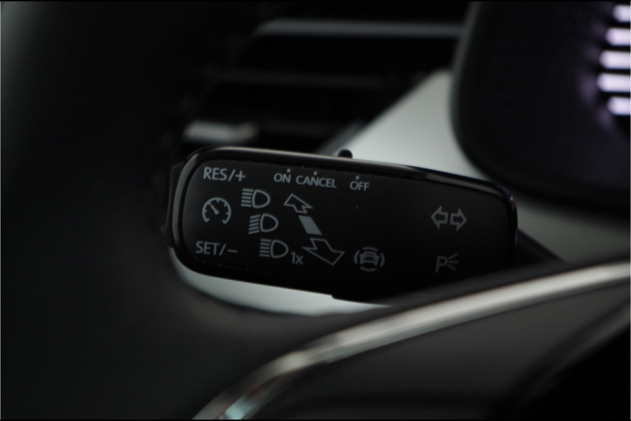 Škoda Kamiq 1.0 TSI Ambition > Trekhaak/17 inch/camera/stoelverwarming...