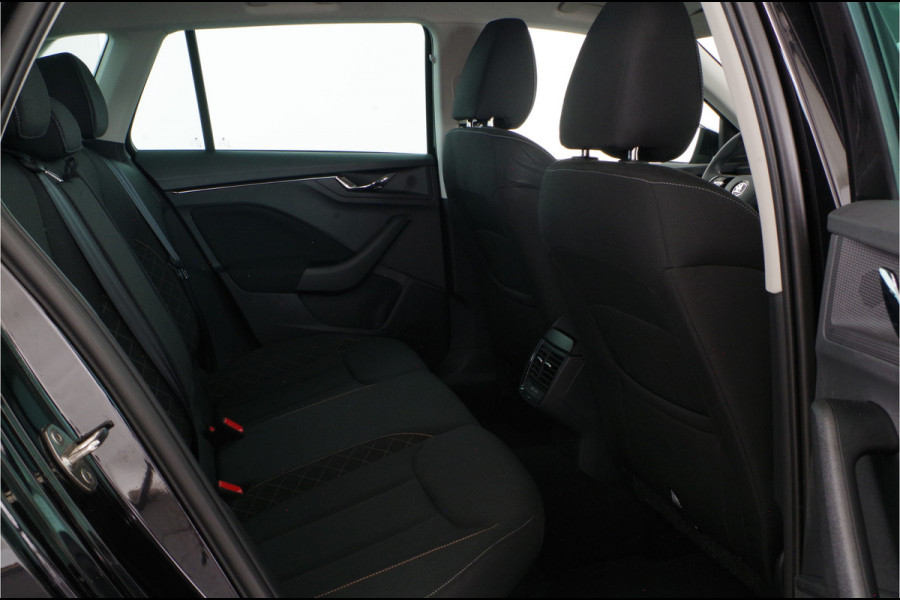 Škoda Kamiq 1.0 TSI Ambition > Trekhaak/17 inch/camera/stoelverwarming...