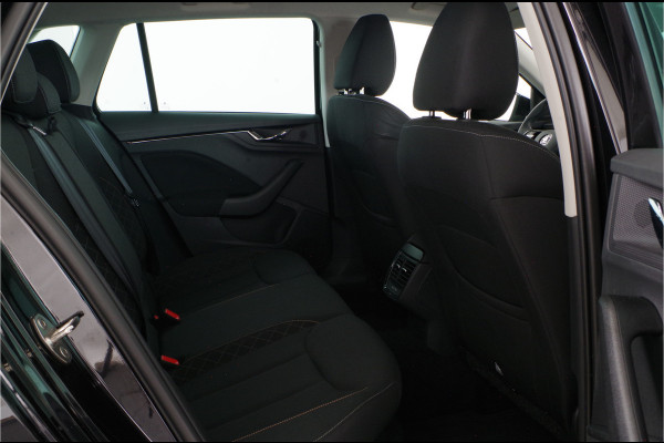 Škoda Kamiq 1.0 TSI Ambition > Trekhaak/17 inch/camera/stoelverwarming...