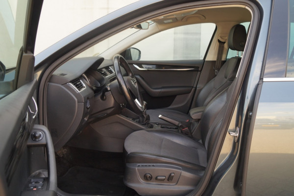 Škoda Octavia Combi 1.6 TDI Style -LED-NAVI-ECC-PDC-