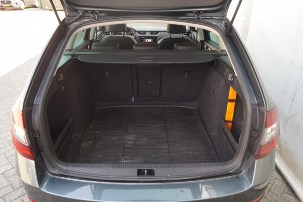 Škoda Octavia Combi 1.6 TDI Style -LED-NAVI-ECC-PDC-
