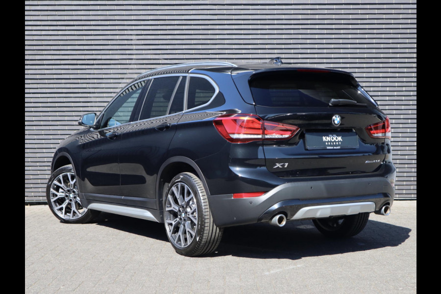 BMW X1 sDrive20i VDL Nedcar Edition | Head Up | Leder | Trekhaak |
