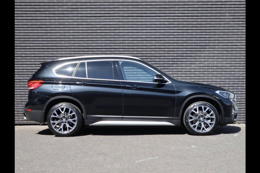 BMW X1 sDrive20i VDL Nedcar Edition | Head Up | Leder | Trekhaak |