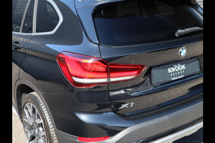 BMW X1 sDrive20i VDL Nedcar Edition | Head Up | Leder | Trekhaak |