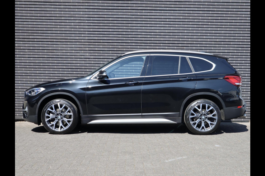 BMW X1 sDrive20i VDL Nedcar Edition | Head Up | Leder | Trekhaak |