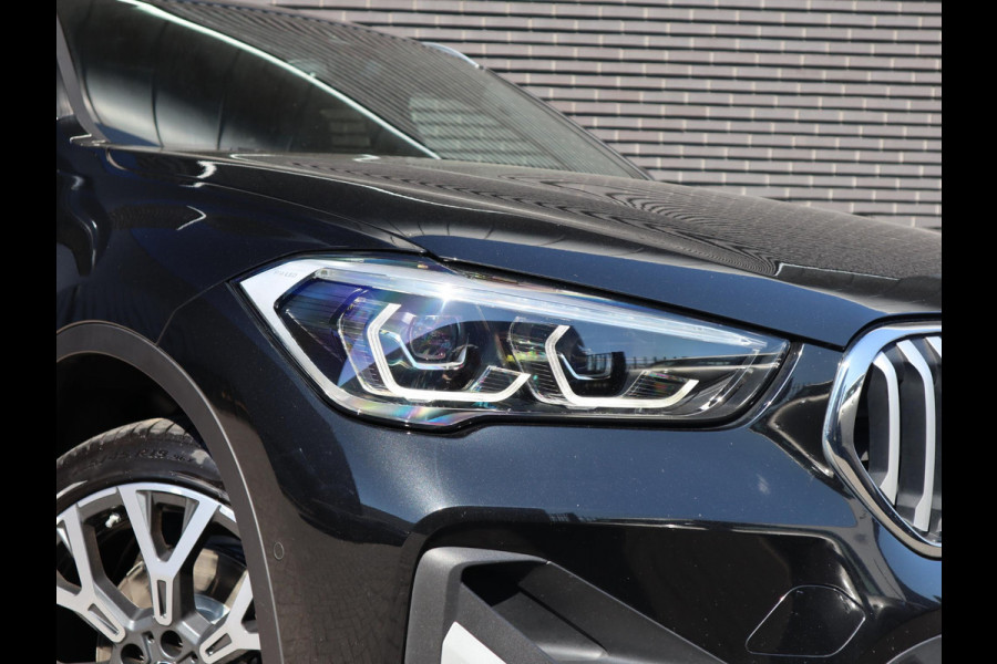 BMW X1 sDrive20i VDL Nedcar Edition | Head Up | Leder | Trekhaak |