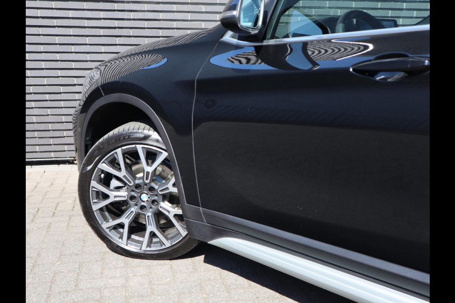 BMW X1 sDrive20i VDL Nedcar Edition | Head Up | Leder | Trekhaak |