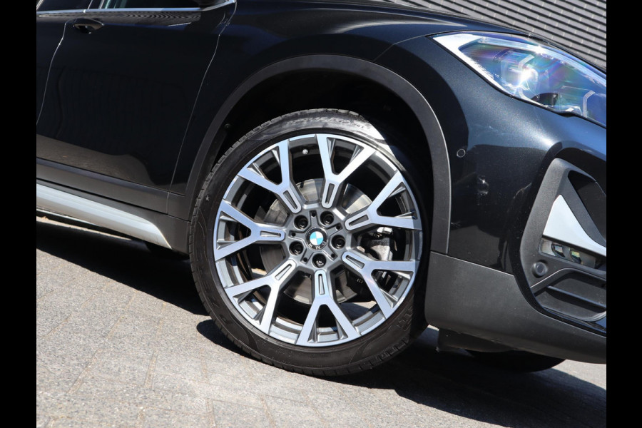 BMW X1 sDrive20i VDL Nedcar Edition | Head Up | Leder | Trekhaak |