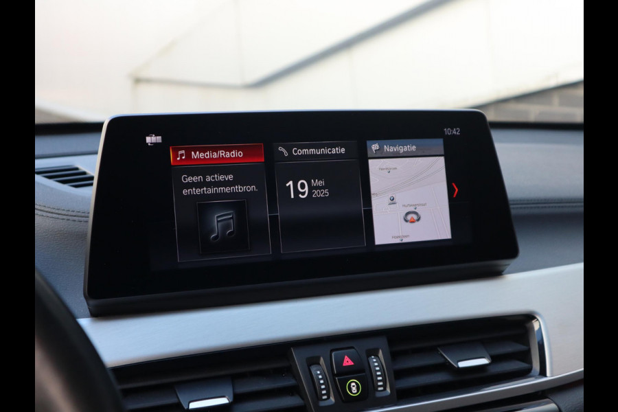BMW X1 sDrive20i VDL Nedcar Edition | Head Up | Leder | Trekhaak |