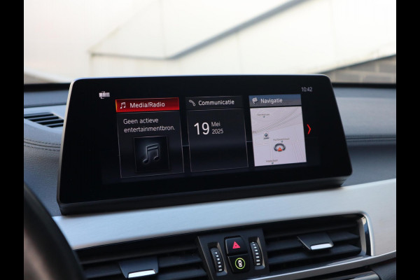 BMW X1 sDrive20i VDL Nedcar Edition | Head Up | Leder | Trekhaak |