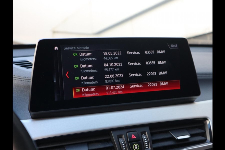 BMW X1 sDrive20i VDL Nedcar Edition | Head Up | Leder | Trekhaak |