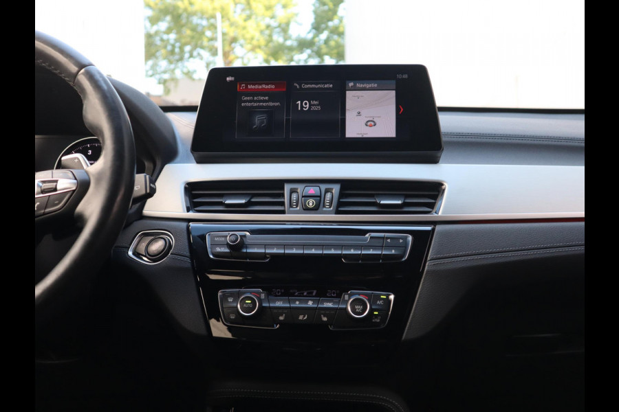 BMW X1 sDrive20i VDL Nedcar Edition | Head Up | Leder | Trekhaak |