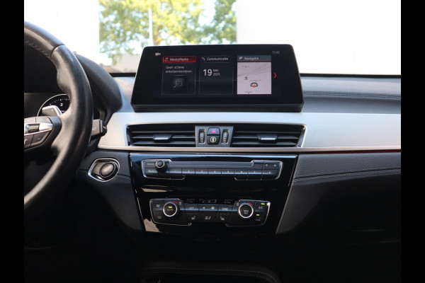 BMW X1 sDrive20i VDL Nedcar Edition | Head Up | Leder | Trekhaak |