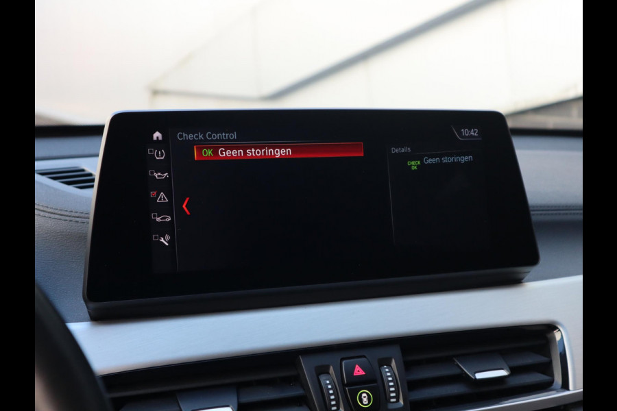 BMW X1 sDrive20i VDL Nedcar Edition | Head Up | Leder | Trekhaak |