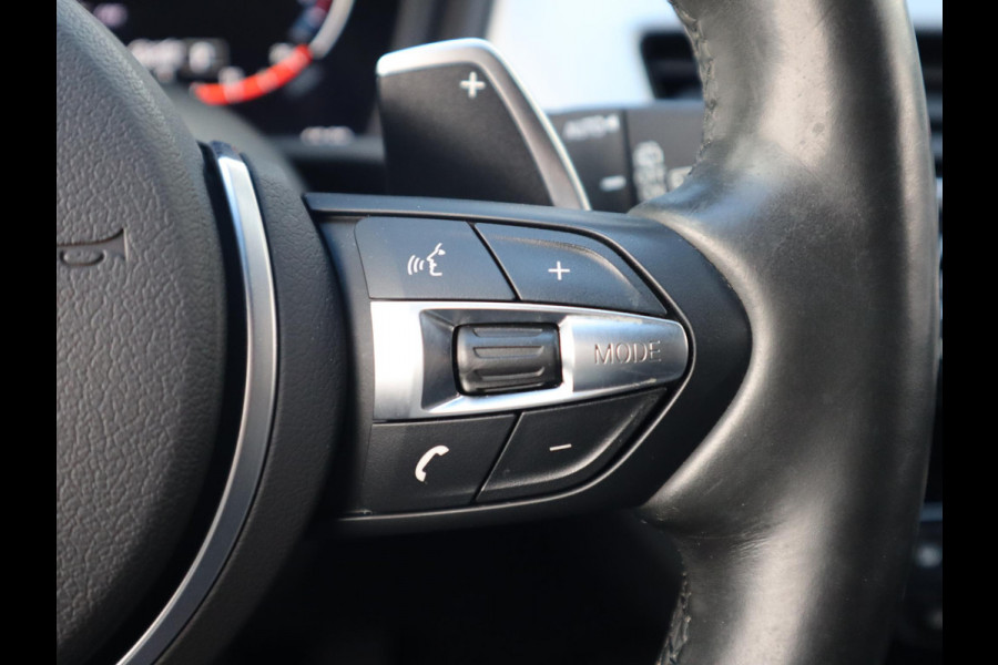 BMW X1 sDrive20i VDL Nedcar Edition | Head Up | Leder | Trekhaak |