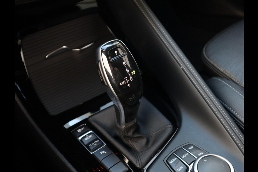 BMW X1 sDrive20i VDL Nedcar Edition | Head Up | Leder | Trekhaak |