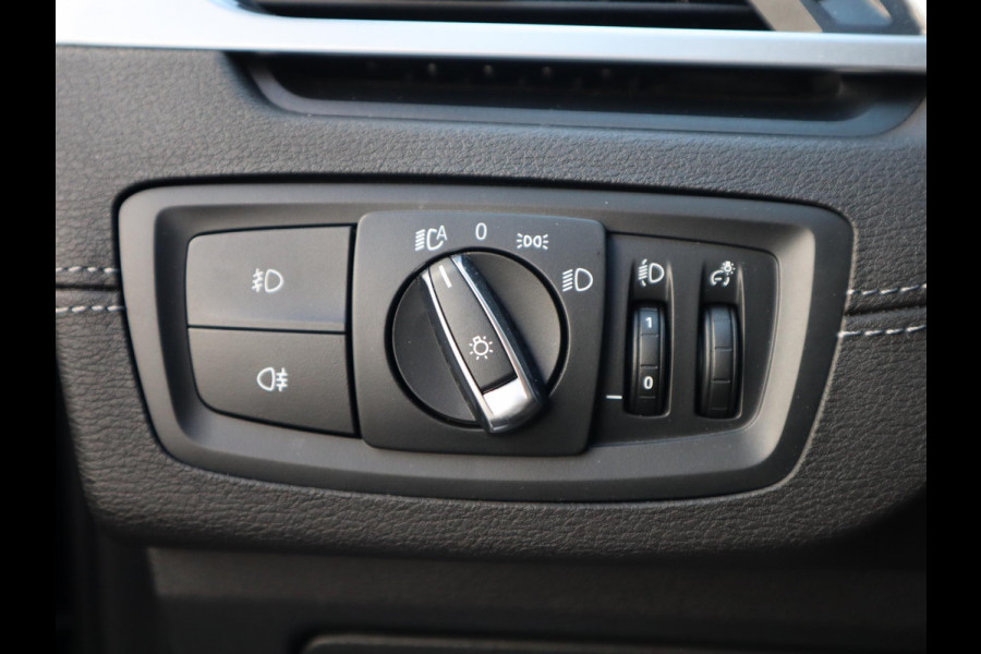 BMW X1 sDrive20i VDL Nedcar Edition | Head Up | Leder | Trekhaak |