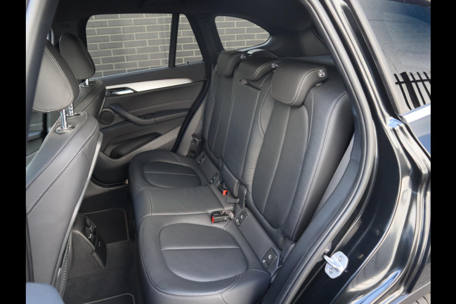 BMW X1 sDrive20i VDL Nedcar Edition | Head Up | Leder | Trekhaak |