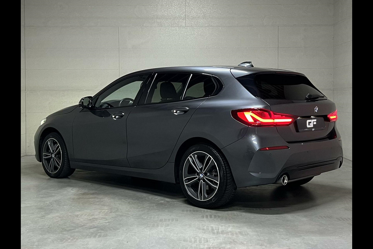 BMW 1-serie 118i Sport Navi Cruise CarPlay Sfeerver Trek NAP BMW 1-serie 118i Sport Navi Cruise CarPlay Sfeerver Trek NAP