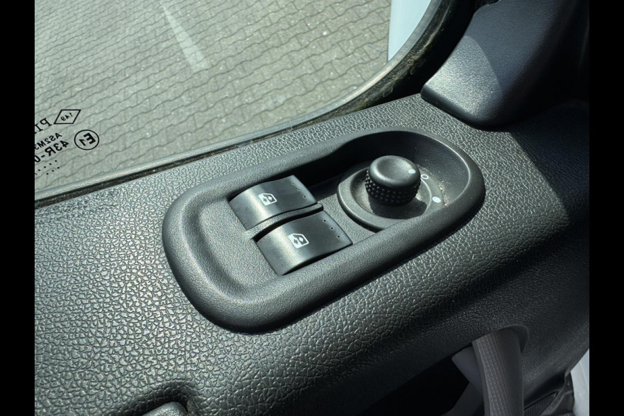 Renault Master T35 2.3 dCi L3H2 Laadklep Airco Cruise Bluetooth Navigatie systeem