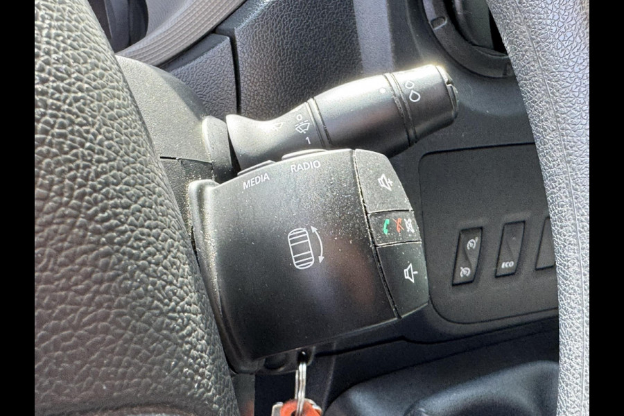 Renault Master T35 2.3 dCi L3H2 Laadklep Airco Cruise Bluetooth Navigatie systeem