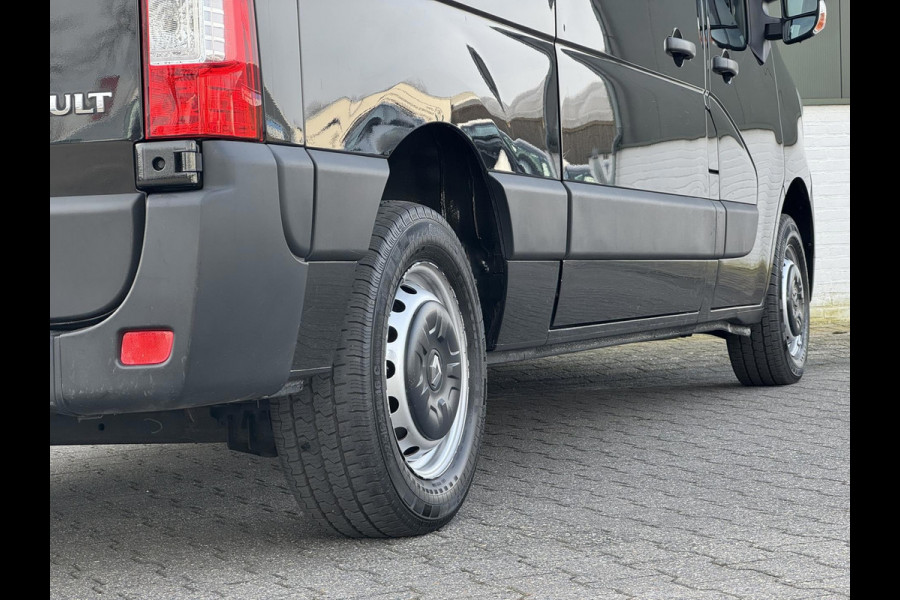 Renault Master T35 2.3 dCi 135 L2H2 Cruise Navigatie Airco All Season banden Goed onderhouden