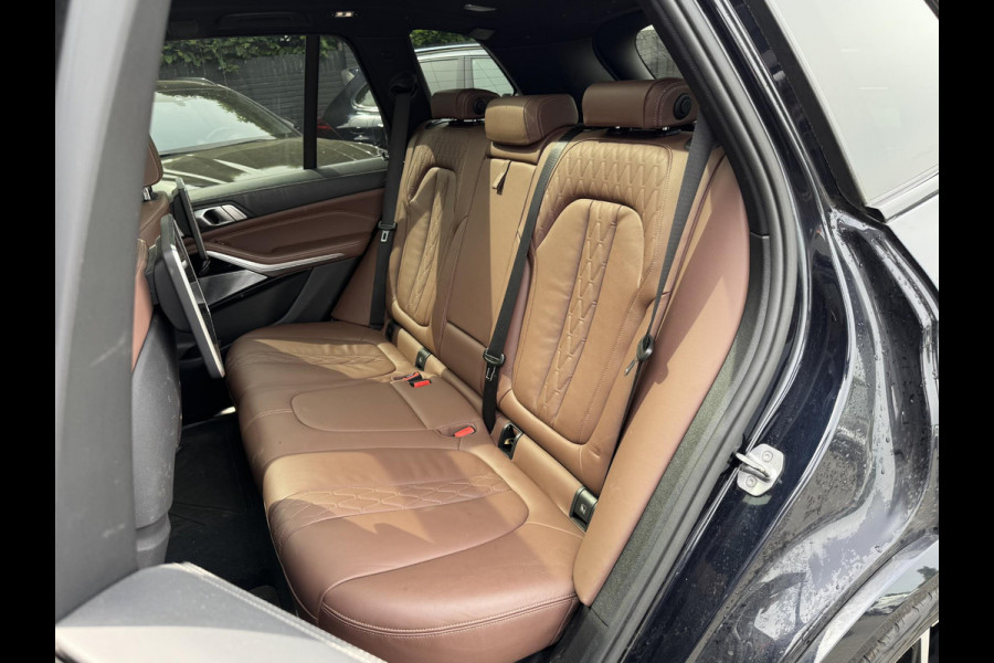 BMW X5 M50d High Executive | Panorama dak | TV Schermen | Bowers & Wilkins | 360 Camera | Laser | 22 Inch Lichtmetalen Velgen |
