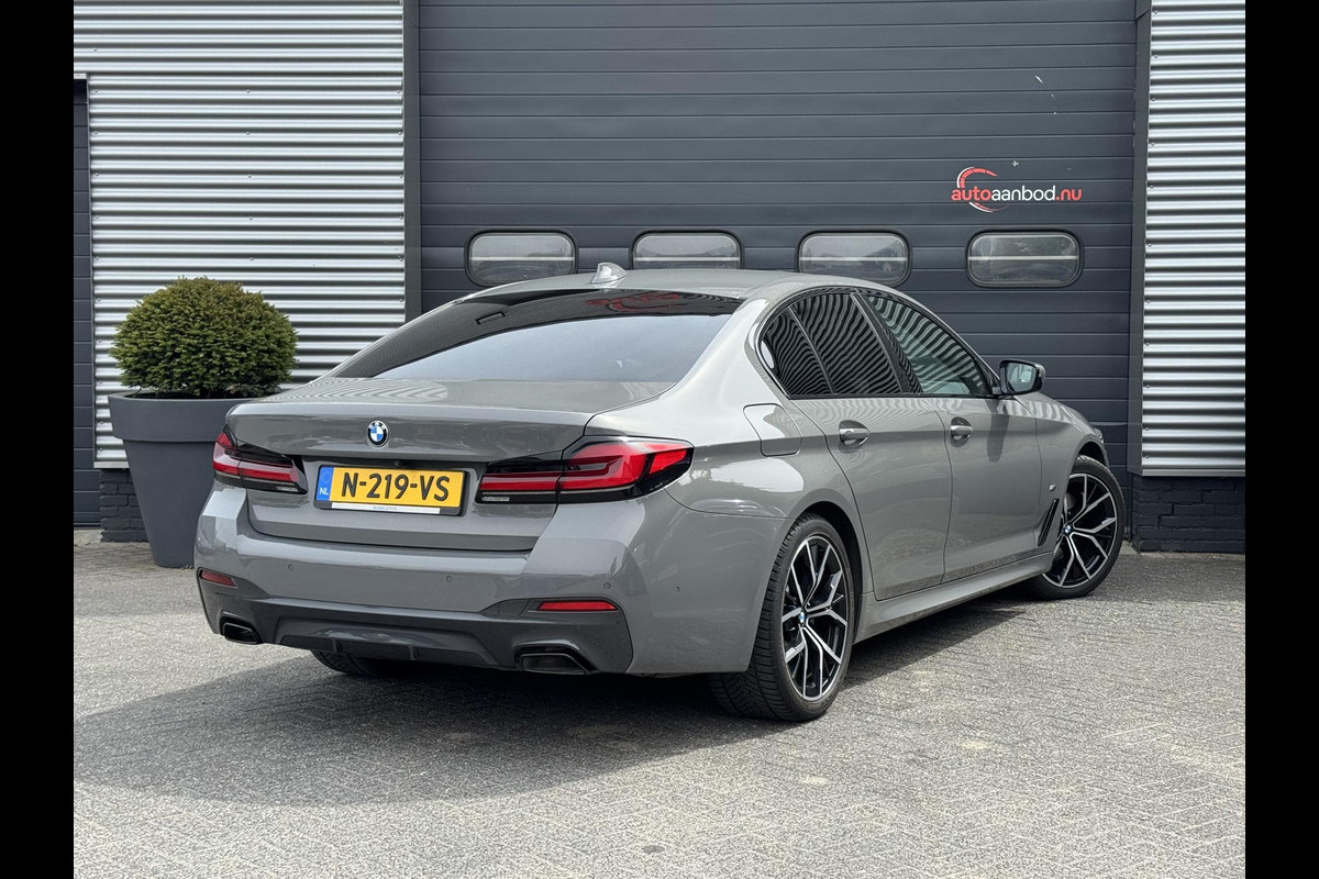 BMW 5 Serie 520i High Executive M pakket | Camera | 19 Inch Lichtmetalen Velgen | Navigatie | Stoelverwarming BMW 5 Serie 520i High Executive M pakket | Camera | 19 Inch Lichtmetalen Velgen | Navigatie | Stoelverwarming
