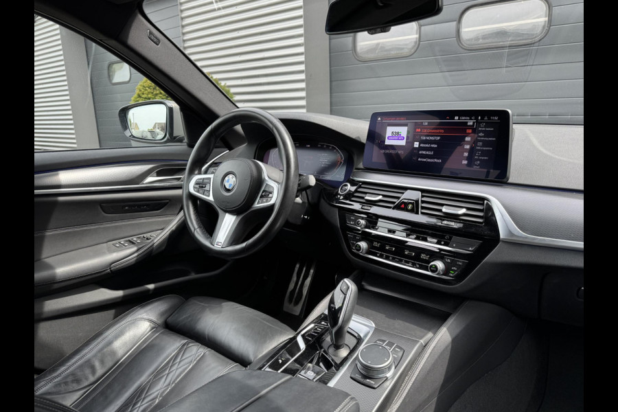 BMW 5 Serie 520i High Executive M pakket | Camera | 19 Inch Lichtmetalen Velgen | Navigatie | Stoelverwarming