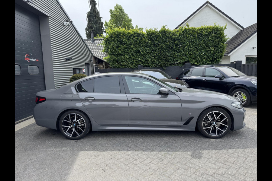 BMW 5 Serie 520i High Executive M pakket | Camera | 19 Inch Lichtmetalen Velgen | Navigatie | Stoelverwarming