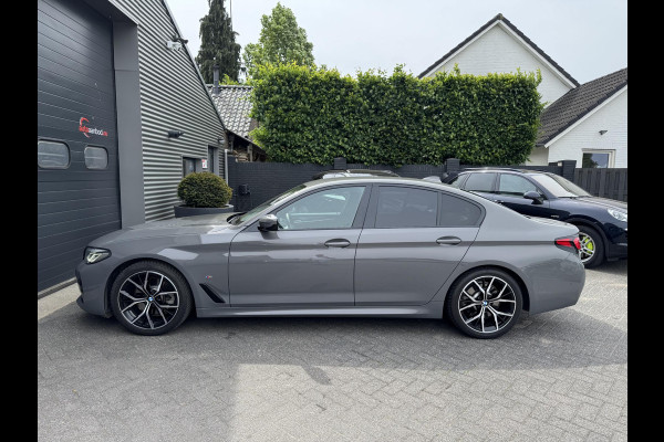 BMW 5 Serie 520i High Executive M pakket | Camera | 19 Inch Lichtmetalen Velgen | Navigatie | Stoelverwarming