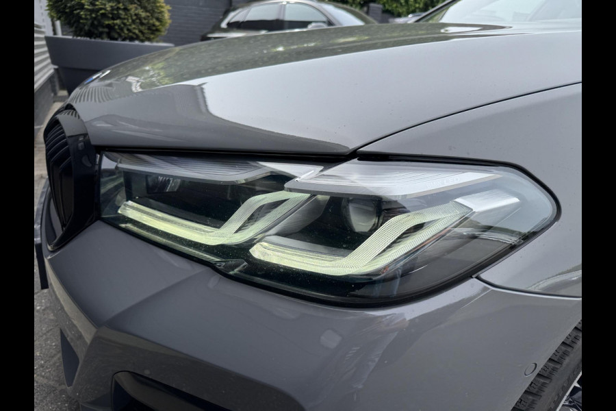 BMW 5 Serie 520i High Executive M pakket | Camera | 19 Inch Lichtmetalen Velgen | Navigatie | Stoelverwarming