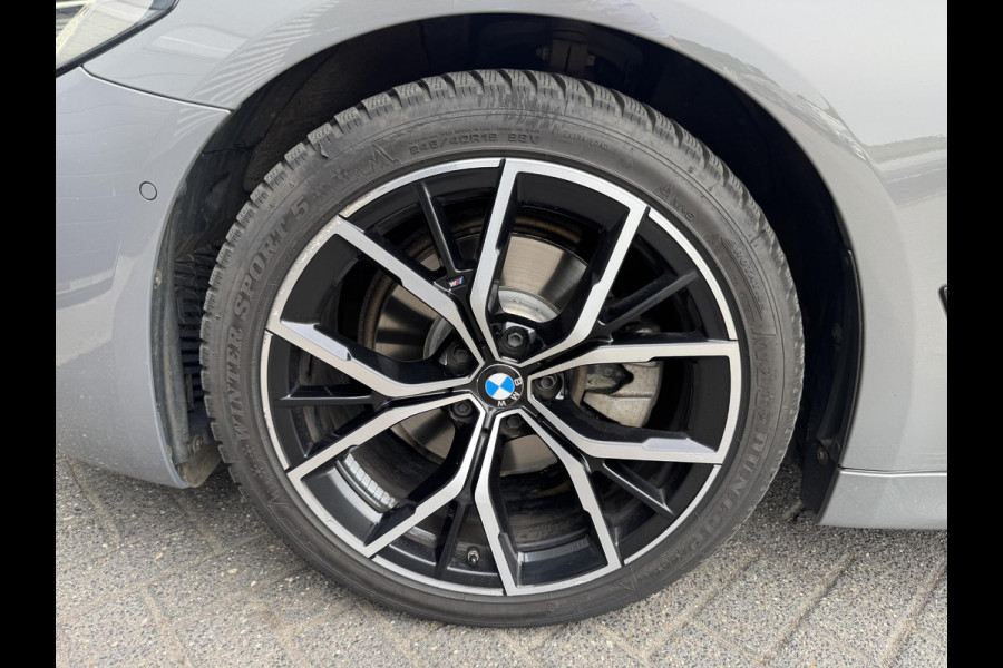 BMW 5 Serie 520i High Executive M pakket | Camera | 19 Inch Lichtmetalen Velgen | Navigatie | Stoelverwarming