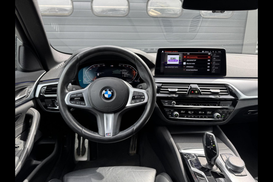 BMW 5 Serie 520i High Executive M pakket | Camera | 19 Inch Lichtmetalen Velgen | Navigatie | Stoelverwarming