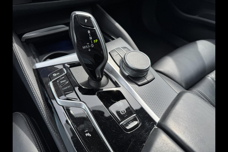 BMW 5 Serie 520i High Executive M pakket | Camera | 19 Inch Lichtmetalen Velgen | Navigatie | Stoelverwarming