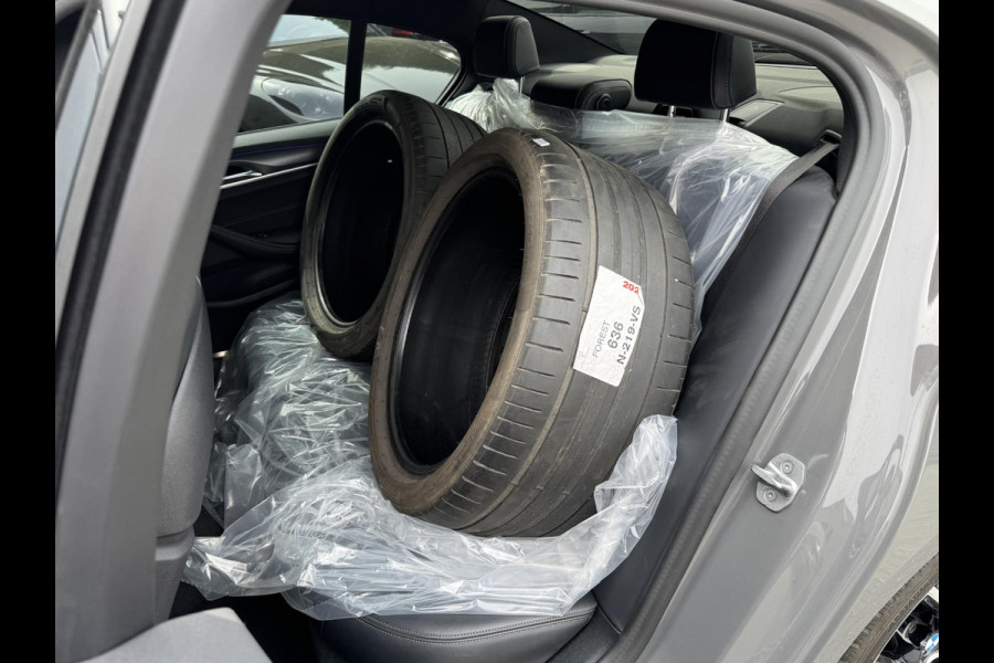 BMW 5 Serie 520i High Executive M pakket | Camera | 19 Inch Lichtmetalen Velgen | Navigatie | Stoelverwarming